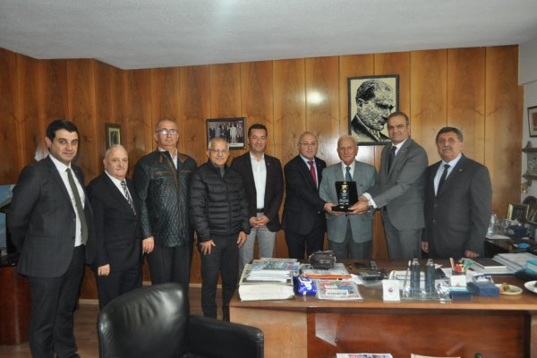 GTSO eski Başkan Kemal Akıt’a onur plaketi verdi