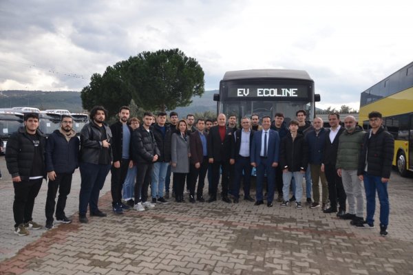 GTSO Heyeti ve Üniversite Öğrencileri Güleryüz Otobüs Fabrikasında İncelemelerde Bulundular