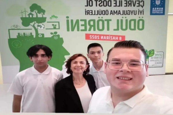 HİSAR ANADOLU LİSESİ ÇEVRE İLE DOST OL PROJELERİ 1.' LİK ÖDÜLÜNÜ TESLİM ALDI