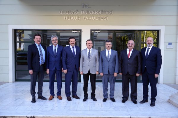 Hukuk Fakültesi Dekanlığına Prof. Dr Zekeriyya Arı getirildi