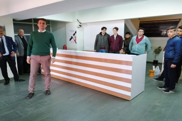 Hükümet Konağına “Açık kapı, Milletin Kapısı” masası kondu