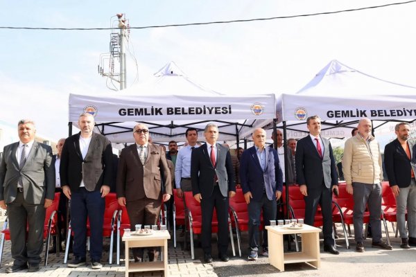 İLÇE TARIM, ZEYTİN ÜRETİCİSİNE SELE VE ÖRTÜ DAĞITTI