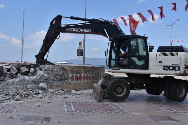 İskele Meydanı genişliyor