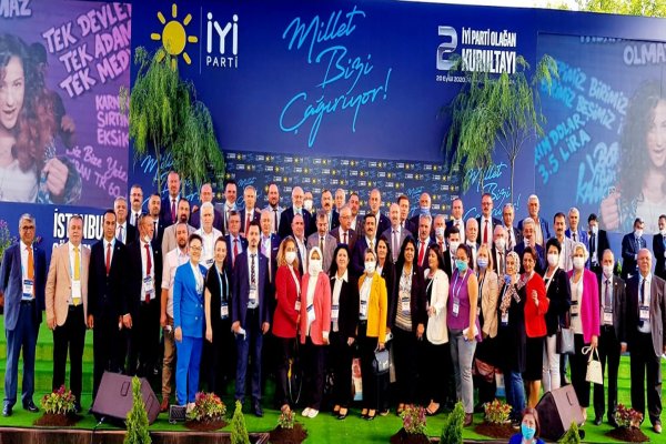 İYİ PARTİ KURULTAYINDA “BURSA RÜZGARI” ESTİ