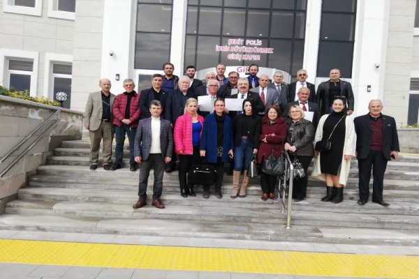 İYİ Parti yönetimi mazbatalarını aldı