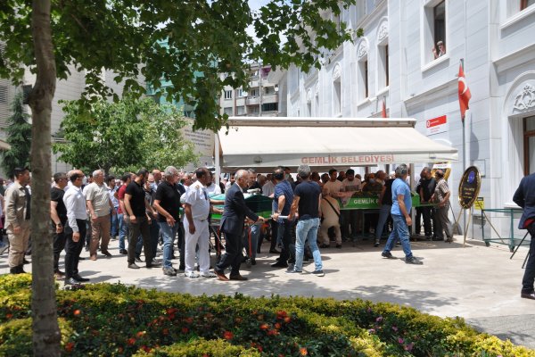 İZZET KAPTAN’I SONSUZLUĞA UĞURLADIK…