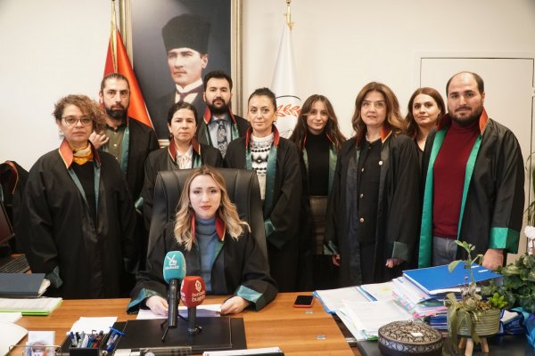 “KADINSIZ DEMOKRASİ OLMAZ!”