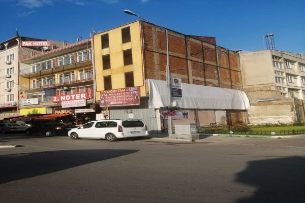 Kamulaştırmadan vazgeçilen bina satıldı