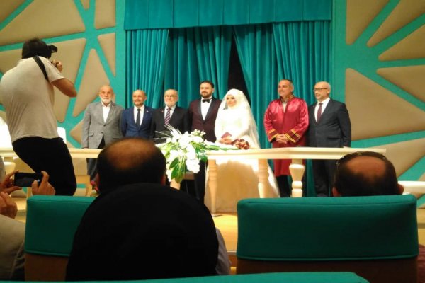 Karamollaoğlu Yıldız’ ın nikah şahidi oldu