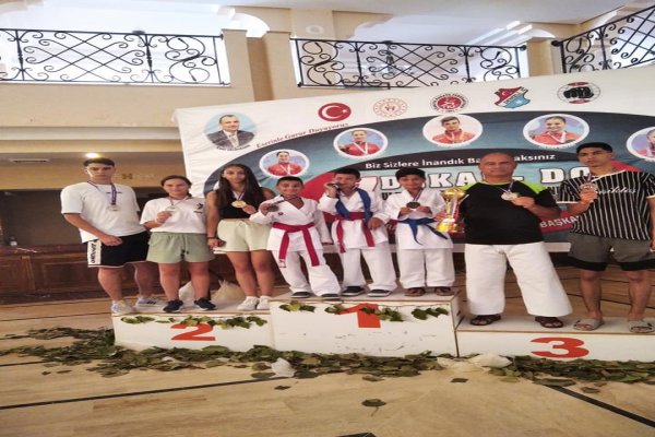 KARATE ŞAMPİYONASINDAN BAŞARIYLA DÖNDÜLER
