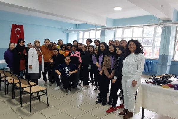 KARDEŞ OKULDAN KOZA MTALÖĞRENCİLERİNE KUAFÖRLÜK HİZMETİ