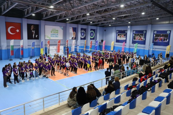 Kardeş Şehirler Voleybol Turnuvası başladı