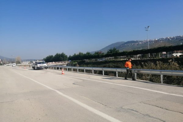 Karsak Deresi kenarlarına bariyer kondu