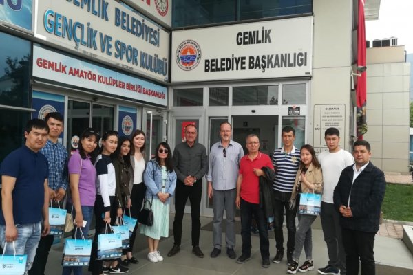 Kazakistanlı gençler Gemlik’e geldi