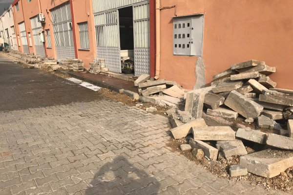 Kazdıkları yolu bırakıp gittiler
