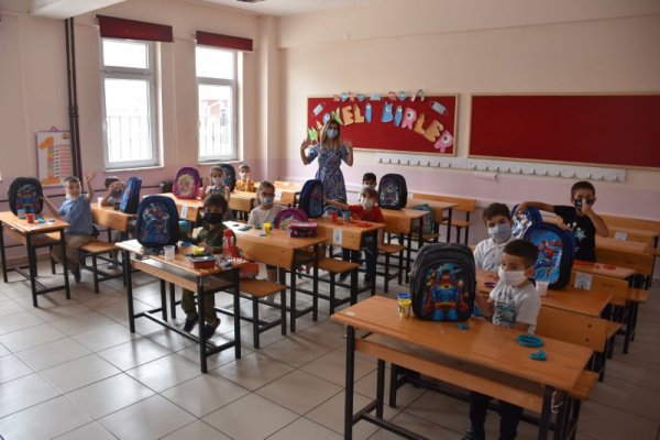 Kırtasiye setleri bu yıl da Uğur amcadan