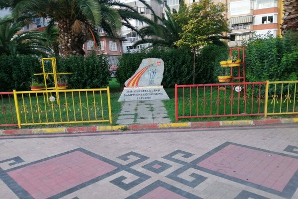 KORDONDAKİ GALATASARAY HATIRA PARKINA YAKIŞMAYAN GÖRÜNTÜ