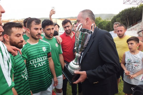 Körfezspor şampiyonluk kupasını aldı
