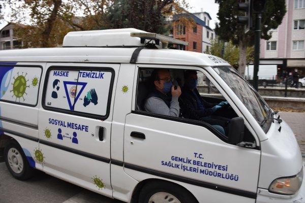 Korona savaşcılari Gemlik sokaklarında