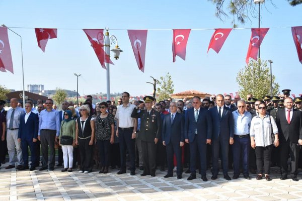 Kurtuluş törenlerinde yine halk yoktu