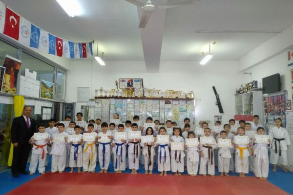 Kuşak terfi sınavında ter döktüler