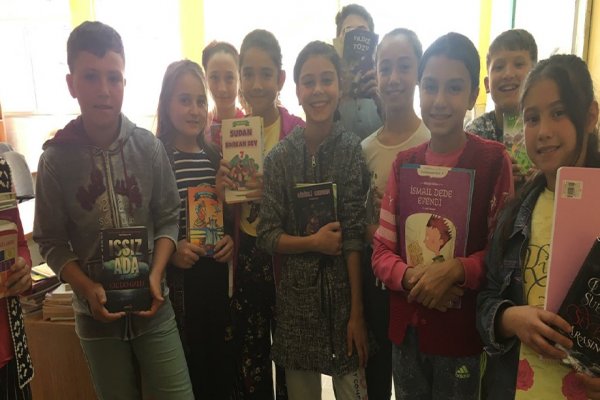 Lale Kemal’den Köy Okullarına Yardım