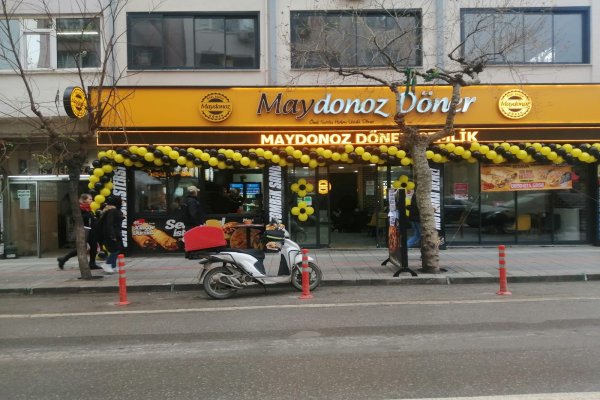 MAYDONOZ DÖNER’DE HER AYIN 16’SINDA BİR ALANA BİR BEDAVA KAMPANYASI DEVAM EDİYOR