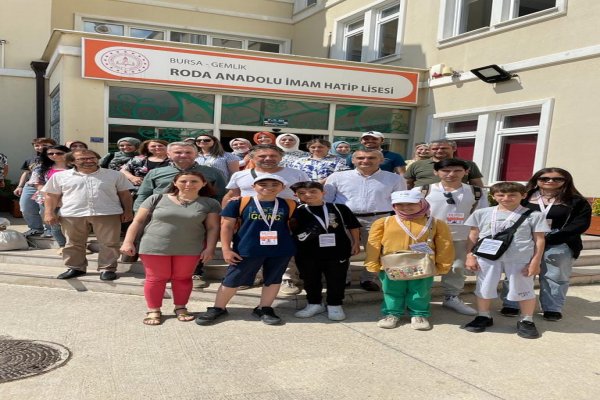 Meb Robot yarışlarında Roda İmam Hatip dereceleri topladı