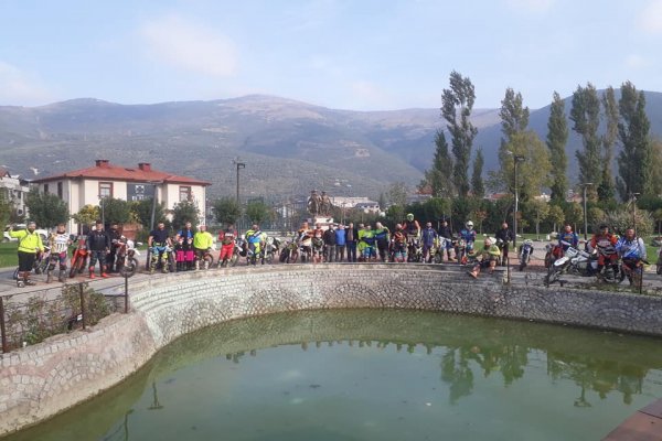 Motokrosçular Atatürk imzasına tırmandı