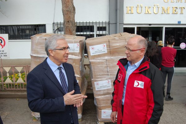 MUDANYA VE GEMLİK KAYMAKAMLIKLARINA GIDA KOLİLERİ ULAŞTIRILDI