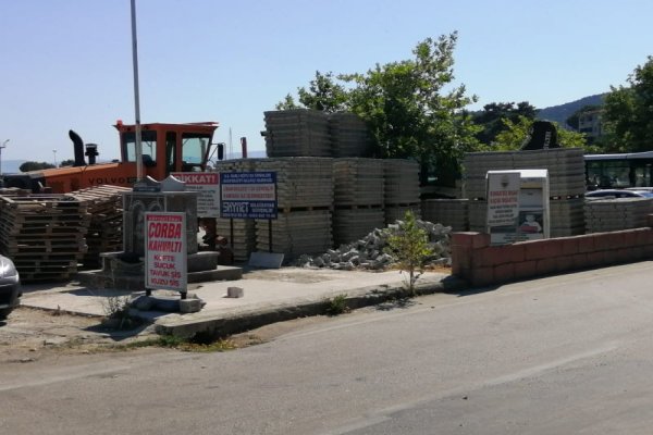 Narlı Mahallesi parke döşemesinden şikayet var