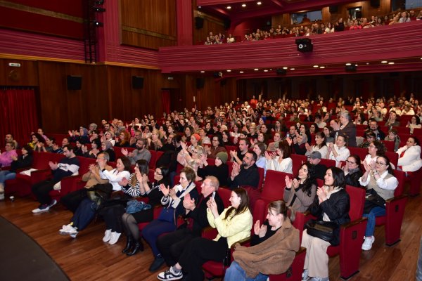 ÖDÜLLÜ ‘YAN ROL’ BURSA’DA AYAKTA ALKIŞLANDI