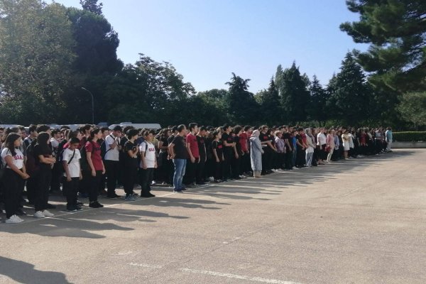 Öğrenciler sınıfları doldurdu