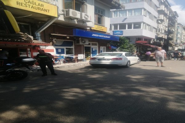 OTOBÜS DURAĞINA GİDEN YOL ÜZERİNE ARACINI BIRAKIP GİDİNCE BURSA SEFERLERİ AKSADI...