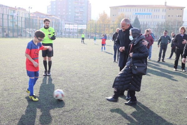 Özgür Aksoy, futbol turnuvası ile anılıyor
