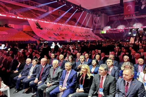 ÖZGÜR ÖZEL'İN LİSTESİ FİRESİZ SEÇİLDİ…