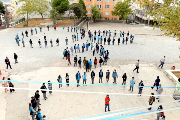 PROJE OKULU İLK ÖĞRENCİLERİNİ KARŞILADI