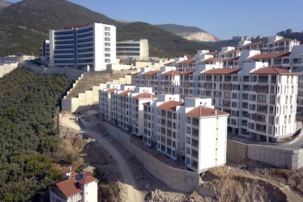 Riskli 4 binadaki maliklere TOKİ evleri verilecek