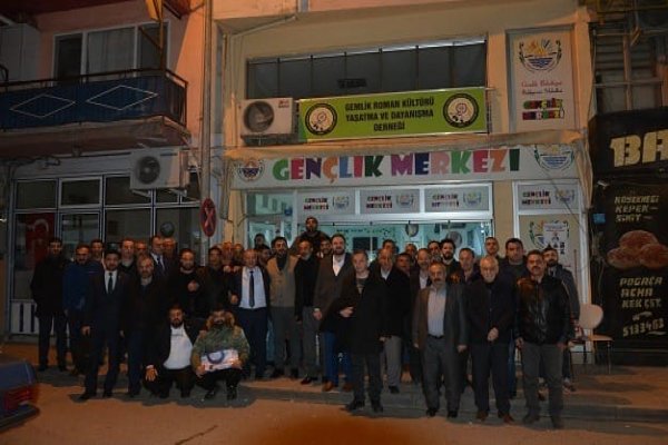 Romanlar Bıyıklı’yı coşkuyla karşıladı