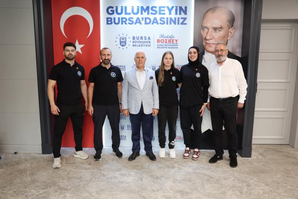 Şampiyon sporculardan Başkan Bozbey’e ziyaret