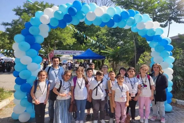 Şehit Mehmet Güngör İstanbul Hârezmî Şenlikleri'nde Bursa' yı Temsil Etti