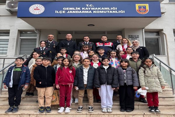 ŞEHİT ÖĞRETMEN ETEM YAŞAR İLKOKULU ÖĞRENCİLERİNDEN ANLAMLI ZİYARET