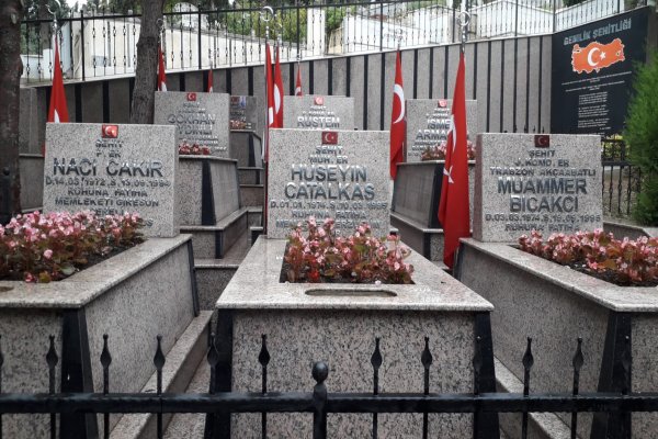 Şehitliklerde bakım ve temizlik yapıldı