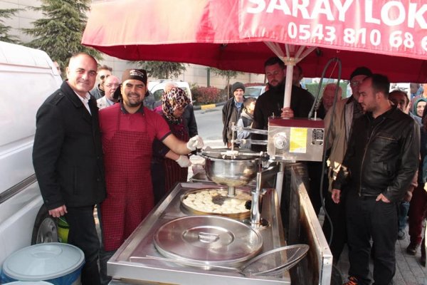 Sertaslan, kandil lokması dağıttı