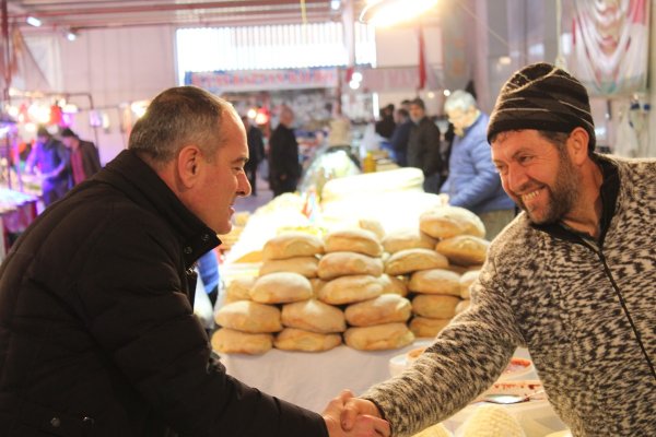 Sertaslan, pazarcı esnafı ile kahvaltıda buluştu