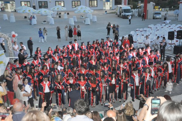 Sınav Koleji’nde mezuniyet coşkusu