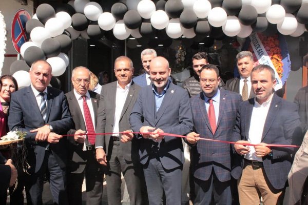 Siyasiler Demir Et’in açılışında buluştu