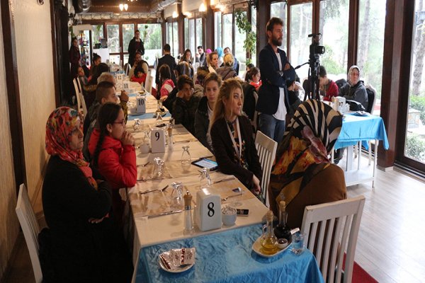 Sosyal Hizmetlerden Anne Babalara Çocuk Yetiştirme Eğitimi