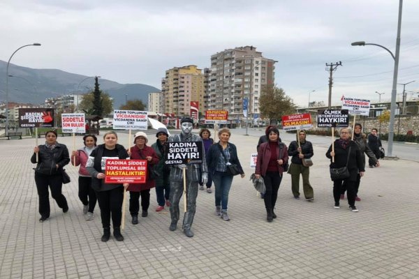 Şükrü Deviren, “Kadın toplumun yapı taşıdır”