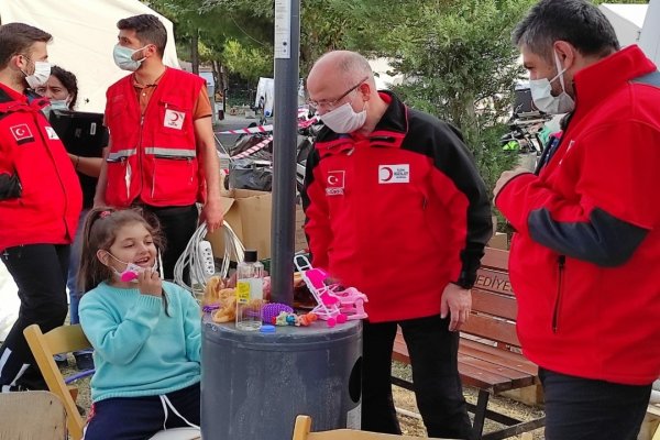 TÜRK KIZILAY BURSA ŞUBESİ’NDEN DEPREM BÖLGESİNE MORAL DESTEĞİ